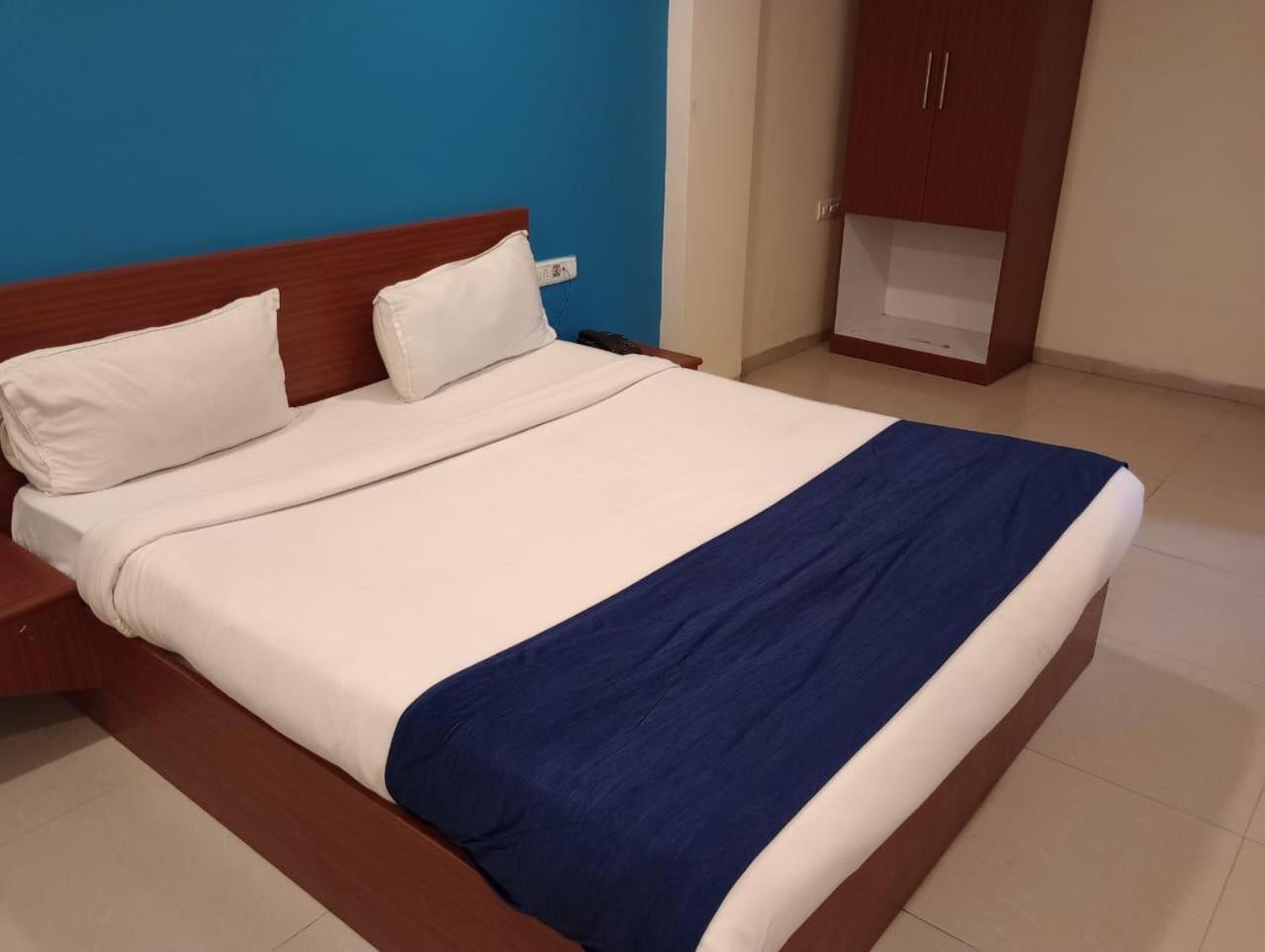 Hotel Aura 3*